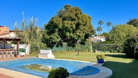 Villa for sale in El Saladillo, Estepona East