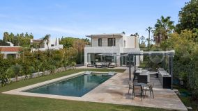 For sale villa in Guadalmina Baja with 6 bedrooms