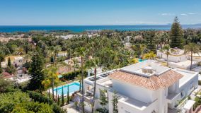 Villa for sale in El Paraiso, Estepona East