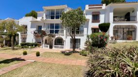Cozy duplex apartment with an ample solarium in a private complex with mature gardens in El Paraiso