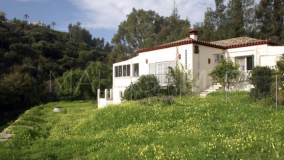 Villa for sale in Puerto del Almendro, Benahavis