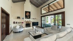 Villa for sale in El Paraiso, Estepona Est
