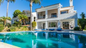 Villa for sale in El Paraiso, Estepona Est