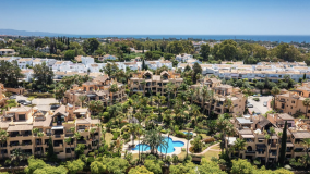 Ático en venta en El Campanario, Estepona Este