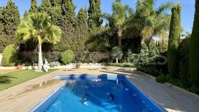 Villa en venta en El Pilar, Estepona Este