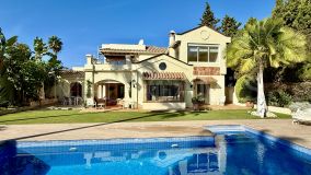 Villa for sale in El Pilar, Estepona Est