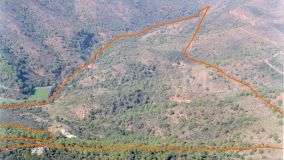 Finca for sale in Estepona East