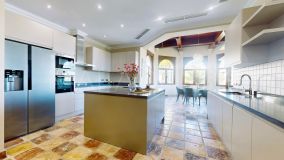 Villa for sale in Altos del Paraiso, Benahavis