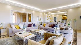 Villa for sale in Altos del Paraiso, Benahavis