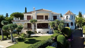 Villa for sale in Altos del Paraiso, Benahavis