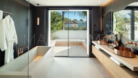 Villa for sale in Las Brisas, Nueva Andalucia