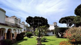Investment Opportunity: 4 Bedroom Townhouse 15 Minutes from Marbella