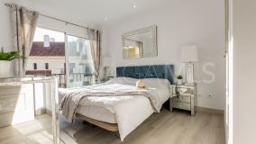 Bottenvåningslägenhet till salu på Nueva Andalucia, Marbella