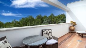 Bright and well presented, south facing two bedroom apartment with sea views within walking distance of the Rio Real golf clubhouse.