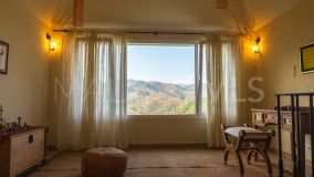 Villa for sale in Estepona