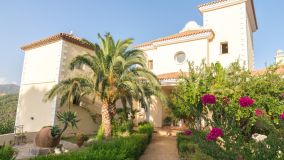 Villa for sale in Estepona