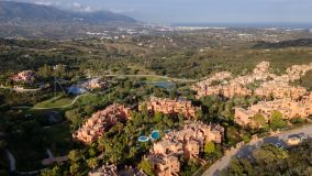 Duplex Penthouse for sale in La Mairena, Marbella Est