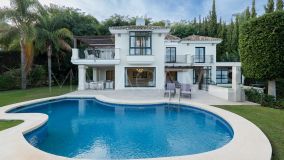 Villa for sale in Los Arqueros, Benahavis