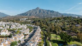 Zweistöckiges Penthouse zu verkaufen in Los Naranjos de Marbella, Nueva Andalucia