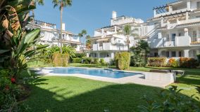 Zweistöckiges Penthouse zu verkaufen in Los Naranjos de Marbella, Nueva Andalucia