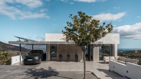 Villa for sale in La Mairena, Marbella Est