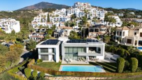Villa for sale in Los Arqueros, Benahavis
