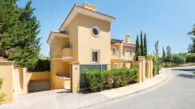 Villa en venta en Los Arqueros, Benahavis