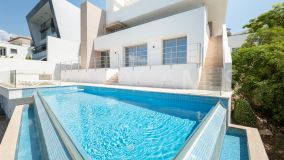 Villa en venta en Los Arqueros, Benahavis