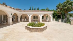 Villa en venta en Los Arqueros, Benahavis