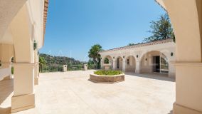 Villa en venta en Los Arqueros, Benahavis