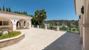 Villa en venta en Los Arqueros, Benahavis