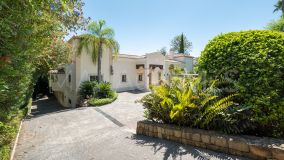 Villa en venta en Los Arqueros, Benahavis