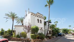 Charming Corner Townhouse with Sea and Mountain Views