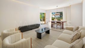 Apartamento en venta en Nueva Andalucia, Marbella