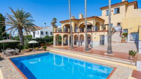 Villa en venta en Buenas Noches, Estepona Oeste