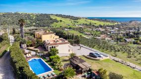 Villa for sale in Estepona, 675,000 €