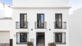 Town House for sale in Estepona, 680,000 €