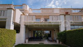 Adosado con 5 dormitorios a la venta en Marbella Ciudad