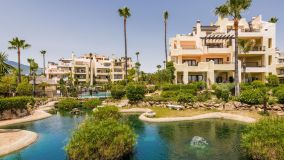 For sale ground floor apartment in Estepona with 4 bedrooms