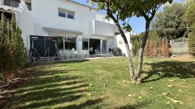 Adosado en venta en Atalaya, Estepona