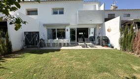 Adosado en venta en Atalaya, Estepona