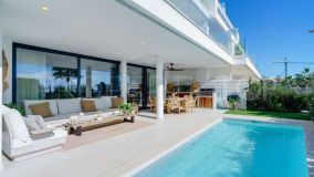 Apartamento planta baja de 3 dormitorios en venta en Benalmadena Costa