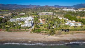 Villa for sale in New Golden Mile, Estepona Est