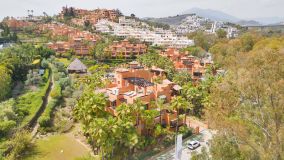Buy 2 bedrooms penthouse in Nueva Andalucia
