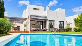 Villa en venta en Nueva Andalucia, Marbella