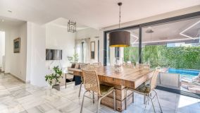 Villa en venta en Nueva Andalucia, Marbella
