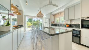 Villa for sale in El Rosario, Marbella Est