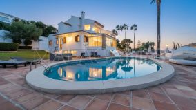 Villa for sale in Estepona