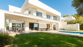 Villa for sale in La Duquesa, Manilva