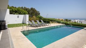 Villa for sale in La Duquesa, Manilva